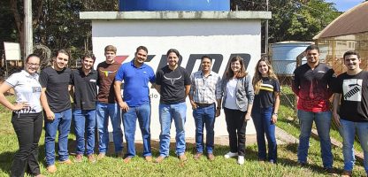 CONFIRMADOS: o professor arthur Lopes (de camisa quadriculada, ao lado de Marília Schüller) confirmou à coordenadora do Sindag presença no Congresso AvAg do Grupo Aplicado em Mecanização Agrícola (Gama) da UFG - foto: divulgação