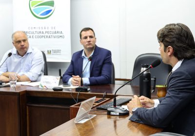 PORTO ALEGRE - RS - BRASIL. 31/10/2024 Comissão de Agricultura, Pecuária, Pesca e Cooperativismo - Reunião ordinária híbrida. Na Ordem do Dia, constam um projeto de lei e um requerimento de audiência pública  Foto: Marcelo Oliveira/ALRS