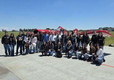 APRENDIZADO: estudantes de Agronomia tiveram uma aula de imersão no setor na sede de um dos mais antigos cursos  de piloto agrícola do País – fotos: divulgação