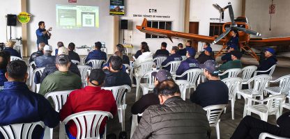 URUGUAIANA: segundo dia da rodada por três regiões do RS movimentou o hangar da Arenhart Aviação Agrícola...