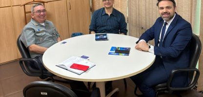 ENCONTRO: Oliveiroa conversou com Barbosa (esq) sobre uma aproximação para combater equipamentos irregulares e  fortalecer a segurança nas operações em campo - foto: divulgação