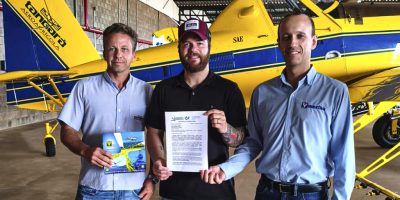 START: Magalhães (esq) e Colle entregaram ao prefeito Jorge Grasi o ofício convidando o dirigente municipal ao evento em agosto e proponto ações para integrar a comunidade às comemorações do aniversário do setor – foto: divulgação