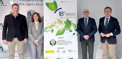 CHAMADA: durante a solenidade de divulgação do Simpósio, em fevereiro, Carlos León (primeiro à direita) havia destacado a necessidade de reforçar o papel estratégico do debate diante do contexto atual da sanidade vegetal em uma Europa que ainda é restritiva a novas tecnologias, junto com (a partir da esquerda) o diretora geral de Produição Agropecuária da Andaluzia, Daniel Quesada; a secretária da Coitand, Mercedes Domínguez Respaldo, e do secretário geral de Agricultura da província espanhola, Manuel Gómez Galera – foto: divulgação/Coitand